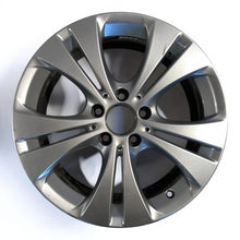 Laden Sie das Bild in den Galerie-Viewer, 1x Alufelge 17 Zoll 7.5&quot; 5x112 A2464010800 Mercedes-Benz W246 Rim Wheel