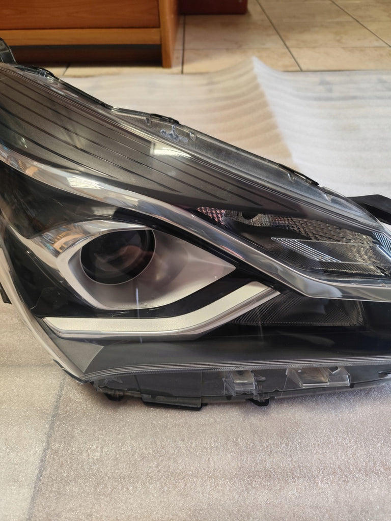 Frontscheinwerfer Toyota Yaris Rechts Scheinwerfer Headlight SCH2264002061tw