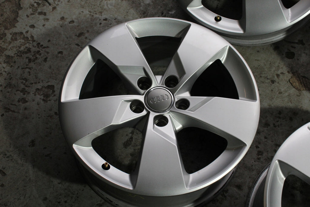 4x Alufelge 17 Zoll 7.0" 5x112 47ET Glanz Silber 8S0601025J- Audi Tt Rim Wheel FEL4113746042aq