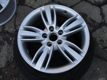 Load image into Gallery viewer, 1x Alufelge 17 Zoll 6.5&quot; 5x112 33ET Glanz Silber 8U0601025E Audi Q3 Rim Wheel