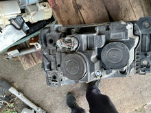 Laden Sie das Bild in den Galerie-Viewer, Frontscheinwerfer Land Rover I Discovery IV AH22-13W029-BB Rechts Headlight SCH8863640996wb