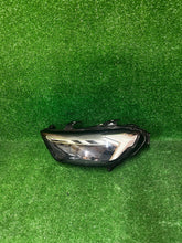 Laden Sie das Bild in den Galerie-Viewer, Frontscheinwerfer Audi A1 82A941033D LED Links Scheinwerfer Headlight