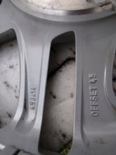 Load image into Gallery viewer, 1x Alufelge 16 Zoll 6.5&quot; 5x114.3 45ET Glanz Silber 52910-D7110 Hyundai Rim Wheel