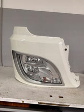 Laden Sie das Bild in den Galerie-Viewer, Frontscheinwerfer Daf 1798454Z 3077533Z Rechts Scheinwerfer Headlight SCH3090505744zp