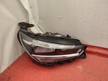 Laden Sie das Bild in den Galerie-Viewer, Frontscheinwerfer Opel Corsa F 39162649 39162648 LED Rechts oder Links