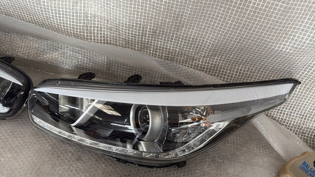 Frontscheinwerfer Kia Ceed Xenon Ein Stück (Rechts oder Links) Headlight