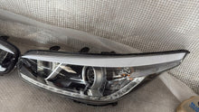 Laden Sie das Bild in den Galerie-Viewer, Frontscheinwerfer Kia Ceed Xenon Ein Stück (Rechts oder Links) Headlight