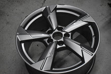 Load image into Gallery viewer, 1x Alufelge 18 Zoll 8.0&quot; 5x112 39ET Glanz Silber 4K0601025 Audi A6 C8 Rim Wheel