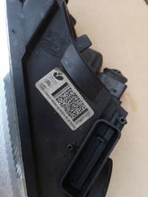 Laden Sie das Bild in den Galerie-Viewer, Frontscheinwerfer Ford Focus F1EB-13W030-AE F1EB-13W029-AE Ein Satz Headlight SCH8834484846mu