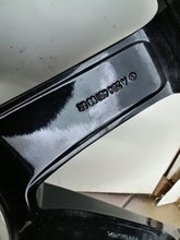 Load image into Gallery viewer, 1x Alufelge 18 Zoll 8.0" 5x112 50ET Glanz Silber A2044019802 Mercedes-Benz FEL3042446461so