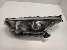 Laden Sie das Bild in den Galerie-Viewer, Frontscheinwerfer Toyota Yaris EUK0-6 Links Scheinwerfer Headlight SCH1407743357zd