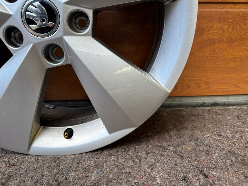 1x Alufelge 17 Zoll 6.5" 5x112 38ET Glanz Silber 565601025J Skoda Kodiaq