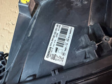Laden Sie das Bild in den Galerie-Viewer, Frontscheinwerfer Peugeot 5008 90056582 Links Scheinwerfer Headlight SCH3113813355cq