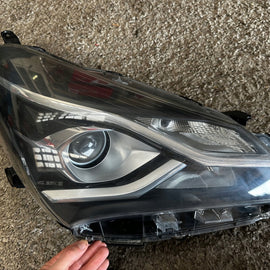 Frontscheinwerfer Toyota Yaris Rechts Scheinwerfer Headlight SCH6744149274zu