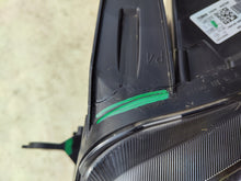 Laden Sie das Bild in den Galerie-Viewer, Frontscheinwerfer Dacia Duster 260602465R Full LED Links Scheinwerfer Headlight