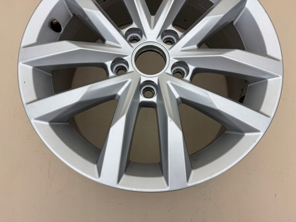1x Alufelge 17 Zoll 7.0" 5x114.3 41ET Glanz Silber Mg Passat B8 Rim Wheel FEL9709629553te
