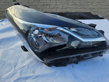 Load image into Gallery viewer, Frontscheinwerfer Toyota Yaris FX1G0S100 Rechts Scheinwerfer Headlight