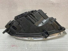 Laden Sie das Bild in den Galerie-Viewer, Frontscheinwerfer Audi A6 C6 Xenon Links Scheinwerfer Headlight SCH5352196609pl