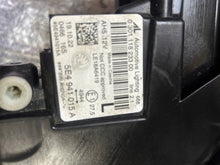 Laden Sie das Bild in den Galerie-Viewer, Frontscheinwerfer Skoda Octavia IV 5E4941015A LED Links Scheinwerfer Headlight SCH4533013460lm