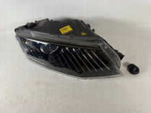 Laden Sie das Bild in den Galerie-Viewer, Frontscheinwerfer Skoda Octavia I 5E1941018B Rechts Scheinwerfer Headlight SCH8973951824id