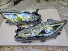 Laden Sie das Bild in den Galerie-Viewer, Frontscheinwerfer Mazda II Xenon Ein Stück (Rechts oder Links) Headlight