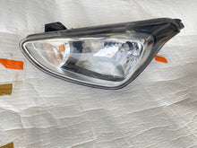 Laden Sie das Bild in den Galerie-Viewer, Frontscheinwerfer Hyundai I10 92101-B9000 Links Scheinwerfer Headlight