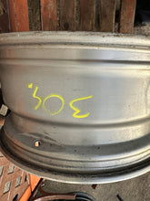 Laden Sie das Bild in den Galerie-Viewer, 1x Alufelge 17 Zoll 7.5" 5x112 27ET Glanz Graphit 6863417 BMW 5 G30 Mg 6 FEL1414043042ne