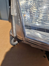 Laden Sie das Bild in den Galerie-Viewer, Frontscheinwerfer Audi A6 C6 Xenon Rechts Scheinwerfer Headlight