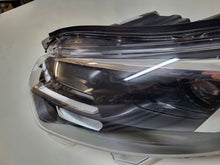 Laden Sie das Bild in den Galerie-Viewer, Frontscheinwerfer Opel Vivaro C Zafira Life 9832837680 Xenon Links Headlight