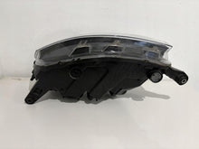 Laden Sie das Bild in den Galerie-Viewer, Frontscheinwerfer Skoda Rapid 5JB941016B Rechts Scheinwerfer Headlight SCH8016661165gy