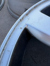 Load image into Gallery viewer, 4x Alufelge 16 Zoll 7.0" 5x108 50ET Glanz Silber Volvo V70 Iii Rim Wheel FEL3996061169ba