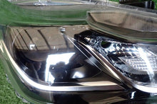 Laden Sie das Bild in den Galerie-Viewer, Frontscheinwerfer Toyota Corolla 8111002T3100 Rechts Scheinwerfer Headlight SCH2653628408za