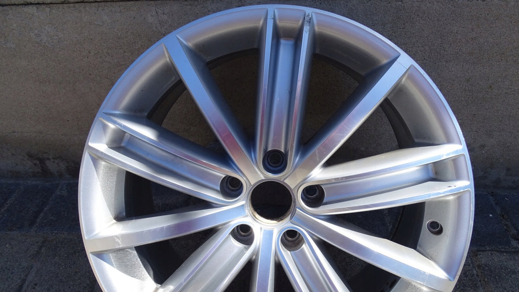 1x Alufelge 18 Zoll 7.0" 5x112 43ET Glanz Silber 5N0601025AF VW Tiguan Rim Wheel FEL8227958363rn