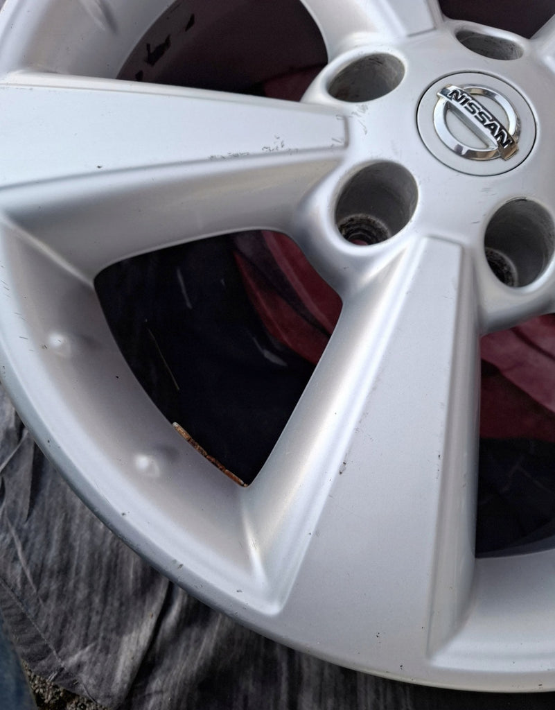 1x Alufelge 17 Zoll 6.5" 5x114.3 40ET Glanz Silber 40300EY17C Nissan Qashqai I FEL9506414545ug