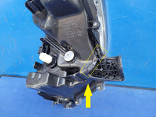Load image into Gallery viewer, Frontscheinwerfer Toyota Yaris LED Rechts Scheinwerfer Headlight