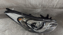 Load image into Gallery viewer, Frontscheinwerfer Hyundai I30 HYUI30LPZD12 Rechts Scheinwerfer Headlight SCH1080117554uc
