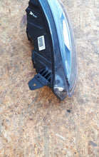 Laden Sie das Bild in den Galerie-Viewer, Frontscheinwerfer Ford Focus JX7B13W030CE Links Scheinwerfer Headlight