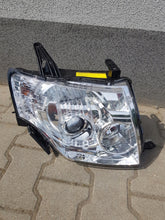Laden Sie das Bild in den Galerie-Viewer, Frontscheinwerfer Mitsubishi Pajero Rechts Scheinwerfer Headlight