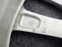 Load image into Gallery viewer, 1x Alufelge 17 Zoll 7.5" 5x114.3 45ET Glanz Silber 42611-33F60 Toyota Camry FEL2479770186xd