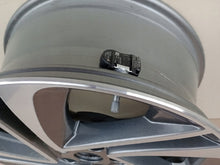 Load image into Gallery viewer, 1x Alufelge 17 Zoll 7.0&quot; 5x114.3 40ET KE409-4E200 Nissan Rim Wheel