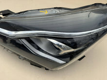 Load image into Gallery viewer, Frontscheinwerfer Toyota Yaris Links Scheinwerfer Headlight