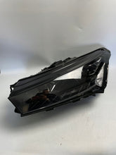 Laden Sie das Bild in den Galerie-Viewer, Frontscheinwerfer Skoda Enyaq 5LB941015A- Full LED Ein Stück (Rechts oder Links)