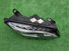 Laden Sie das Bild in den Galerie-Viewer, Frontscheinwerfer Mercedes-Benz Gla A1569061800 Bi-Xenon Rechts Headlight SCH3797606593bi