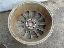 Laden Sie das Bild in den Galerie-Viewer, 1x Alufelge 17 Zoll 7.5&quot; 5x114.3 45ET Silber PZ474-T0677-Z Toyota Avensis