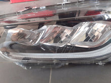 Laden Sie das Bild in den Galerie-Viewer, Frontscheinwerfer Toyota 4 IV Yaris Links Scheinwerfer Headlight