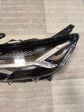 Laden Sie das Bild in den Galerie-Viewer, Frontscheinwerfer Dacia Sandero 260607161R LED Links Scheinwerfer Headlight SCH7060721245xs