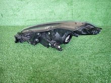 Laden Sie das Bild in den Galerie-Viewer, Frontscheinwerfer Toyota Yaris OD-158 Rechts Scheinwerfer Headlight