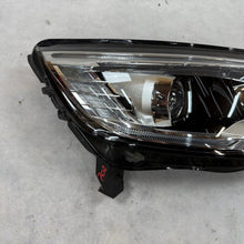 Load image into Gallery viewer, Frontscheinwerfer Renault Scenic 260101685R Rechts Scheinwerfer Headlight SCH5780328080ow