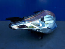 Laden Sie das Bild in den Galerie-Viewer, Frontscheinwerfer Mitsubishi L200 8301C738 Rechts Scheinwerfer Headlight