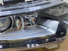 Laden Sie das Bild in den Galerie-Viewer, Frontscheinwerfer Mitsubishi Outlander III ECM921-22A20 Rechts Headlight